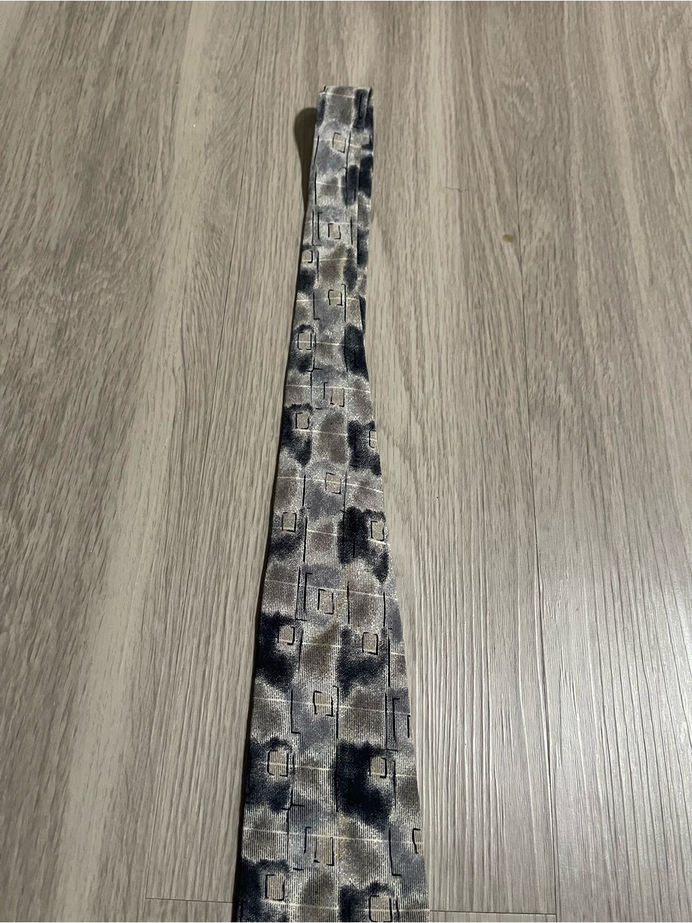 Classic Geometric Pattern Men's Tie - Picture 3 of 5